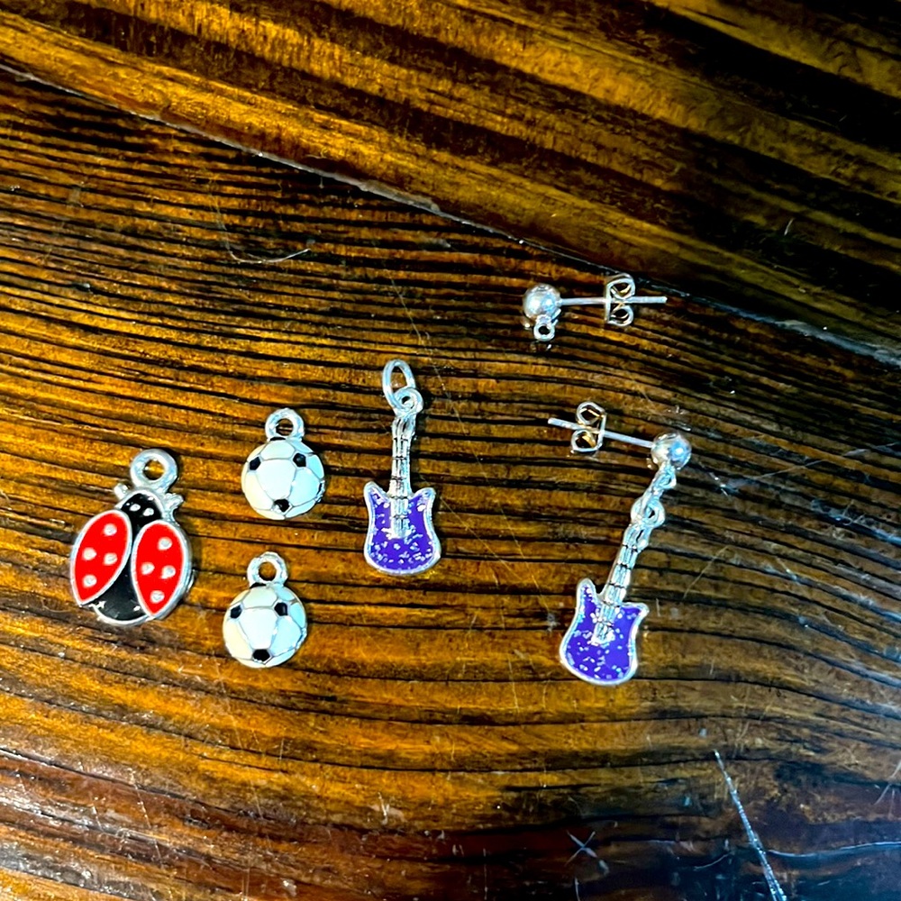 Set of 5 charms with earring kit